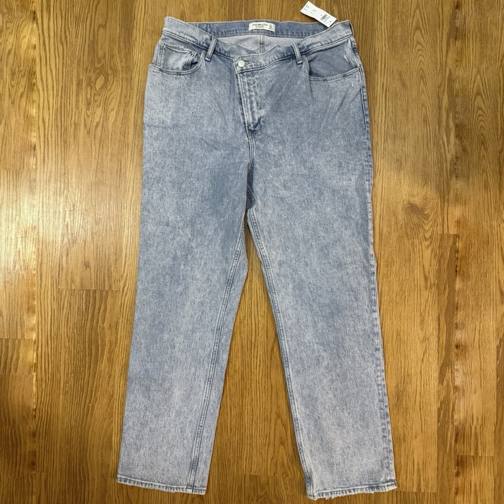 Abercrombie NWT 90s Straight Ultra High Rise Jeans